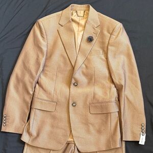 Elegant vintage Tan pattered Men's Suit two piece with brooch